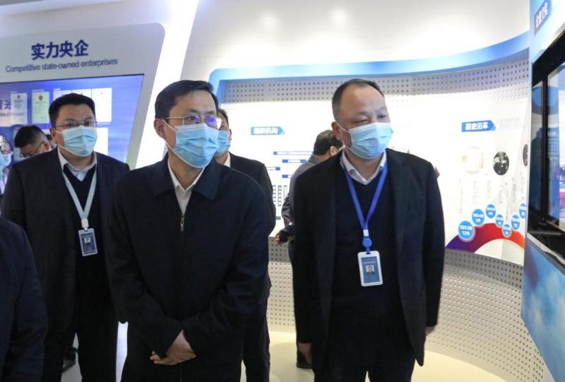 2021年12月，時任岳陽市委書記、市人大常委會主任王一鷗到公司調(diào)研指導(dǎo)工作